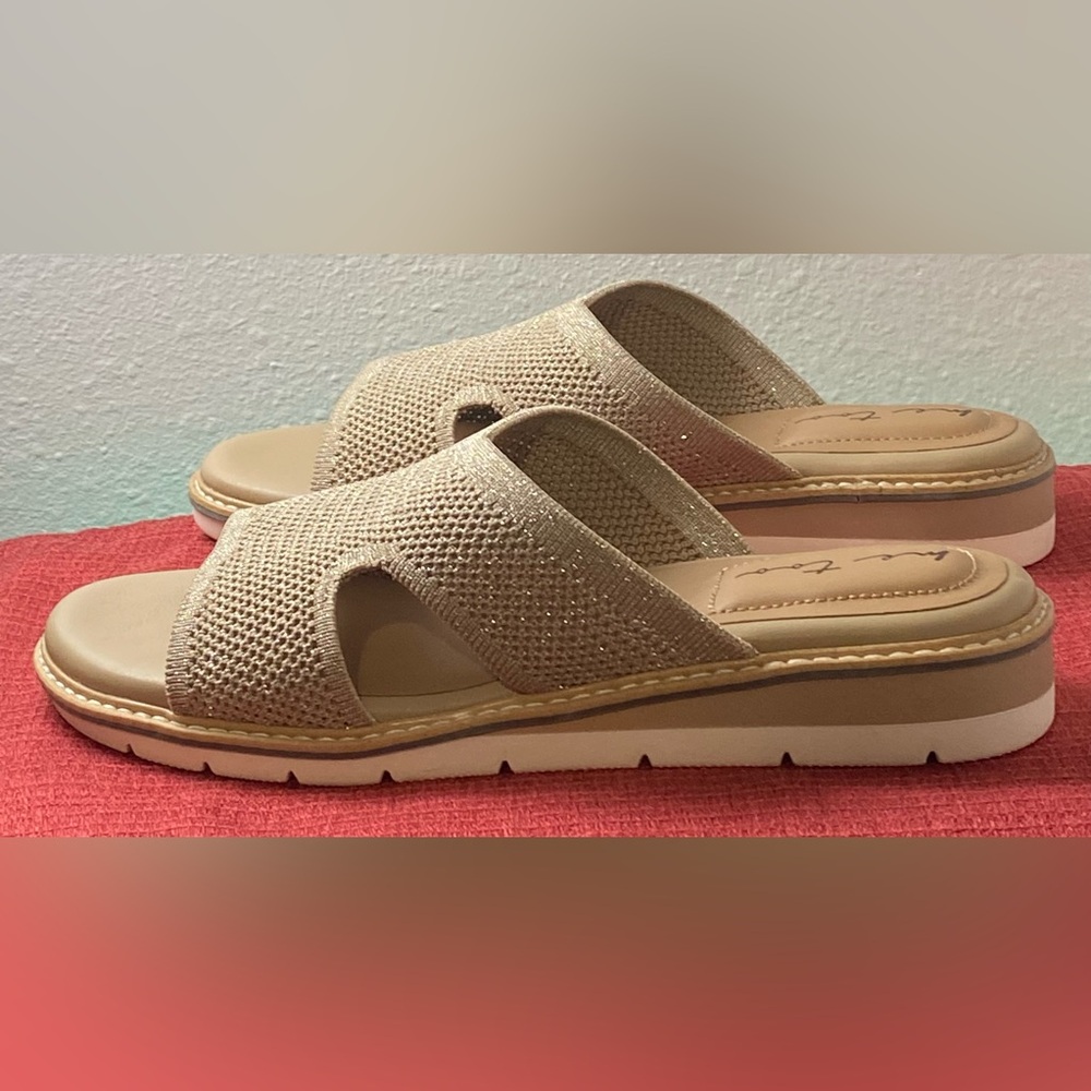 NEW..ME TOO WOMENS METALLIC MESH SLIDES SESAME COLOR SANDALS